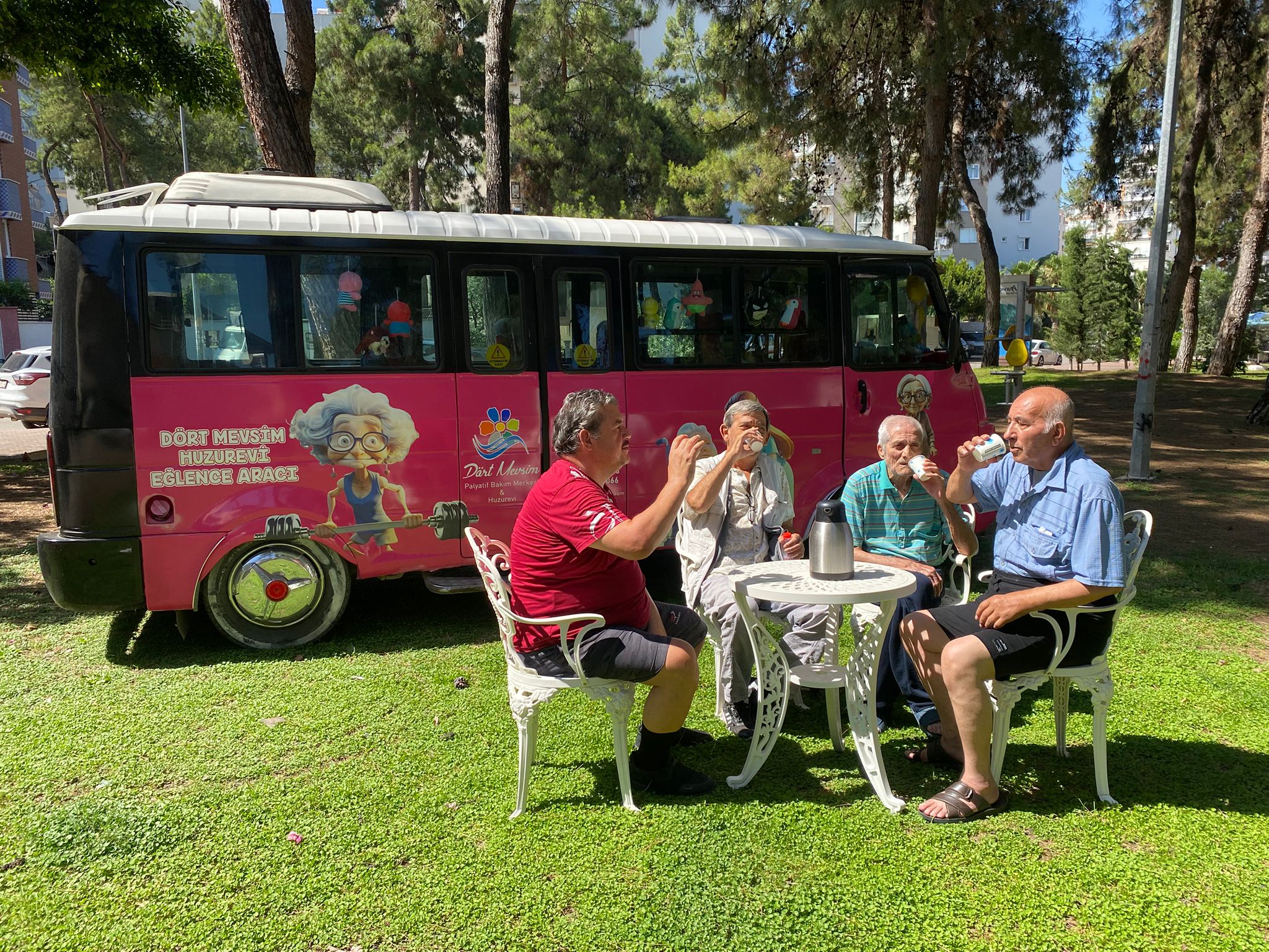 Uzman bakım hizmeti sunan ekip